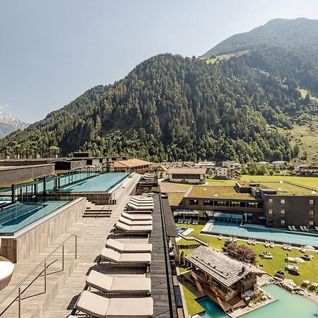 Alpine Luxury Spa Resort Schwarzenstein Lutago Bagian luar foto