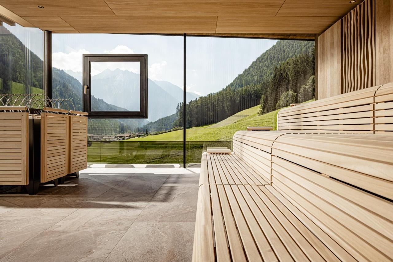 Alpine Luxury Spa Resort Schwarzenstein Lutago Bagian luar foto