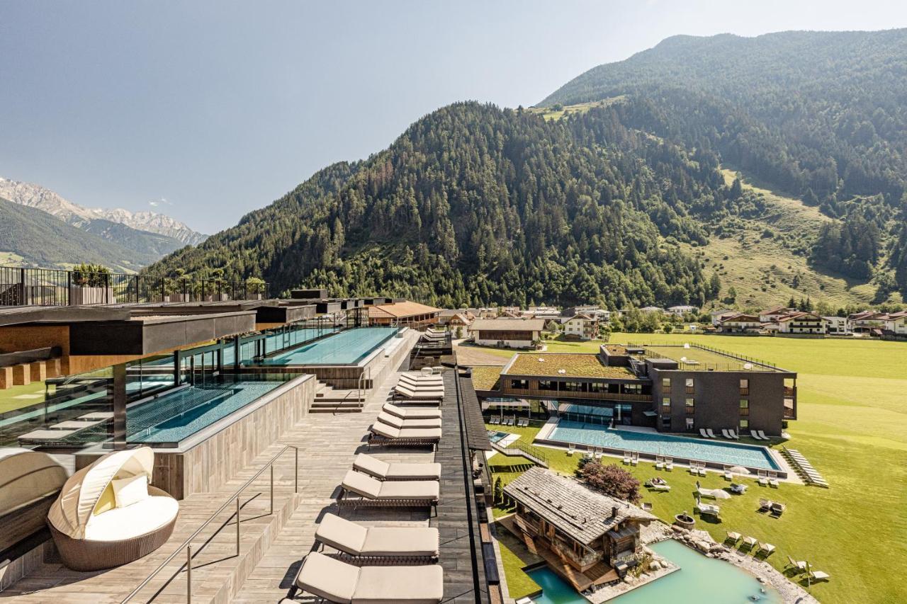 Alpine Luxury Spa Resort Schwarzenstein Lutago Bagian luar foto