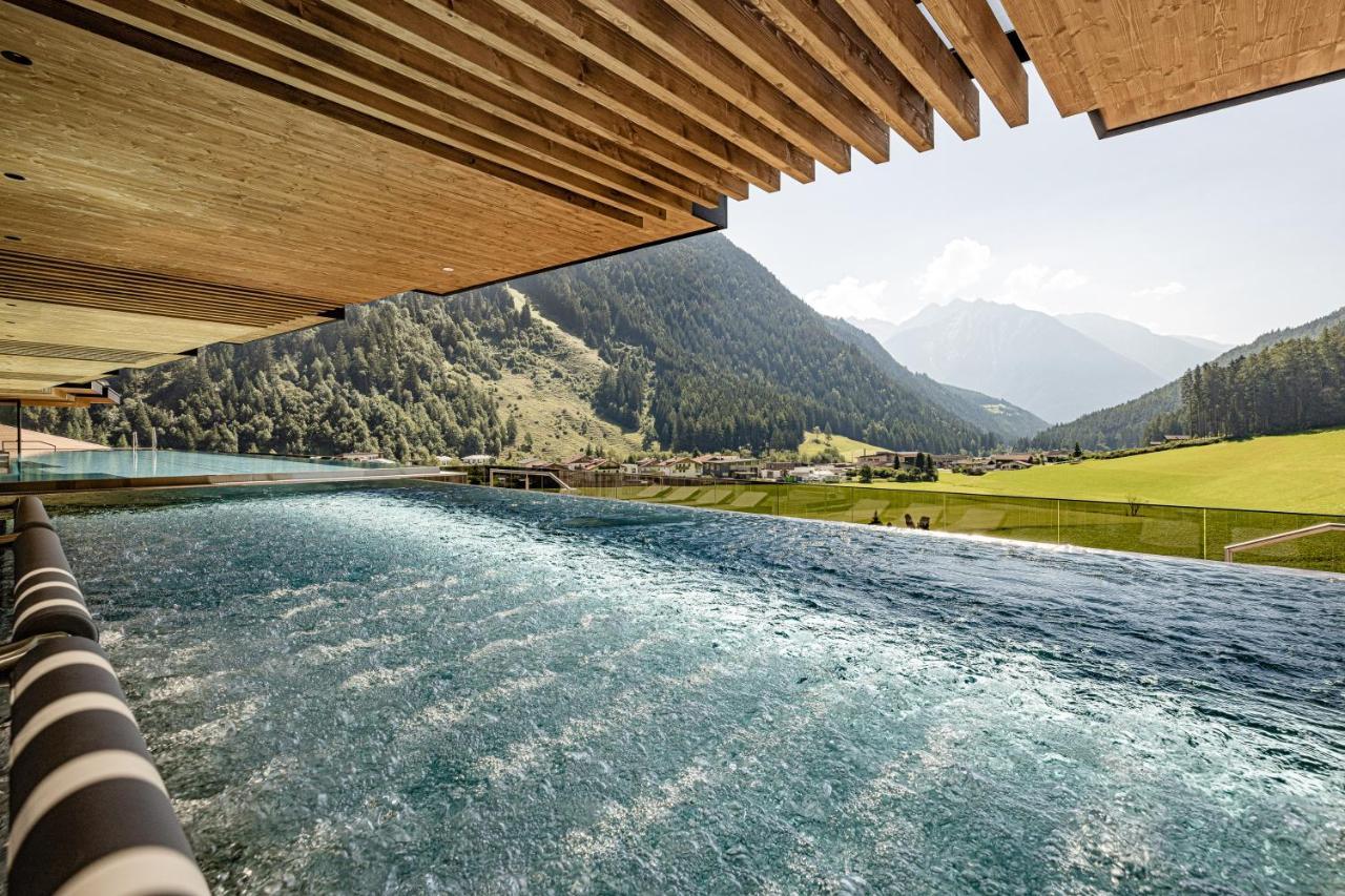 Alpine Luxury Spa Resort Schwarzenstein Lutago Bagian luar foto