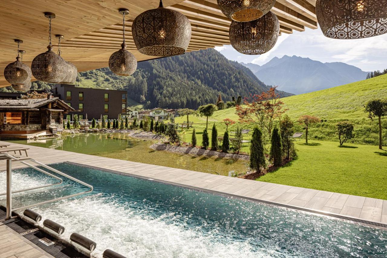 Alpine Luxury Spa Resort Schwarzenstein Lutago Bagian luar foto