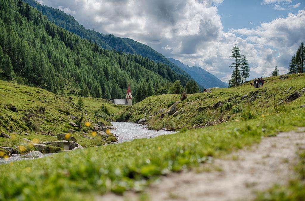 Alpine Luxury Spa Resort Schwarzenstein Lutago Bagian luar foto
