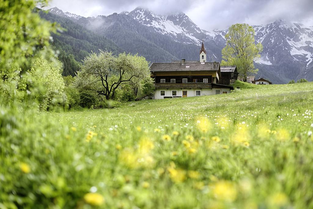 Alpine Luxury Spa Resort Schwarzenstein Lutago Bagian luar foto