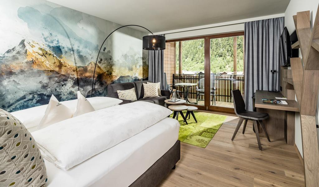 Alpine Luxury Spa Resort Schwarzenstein Lutago Bagian luar foto